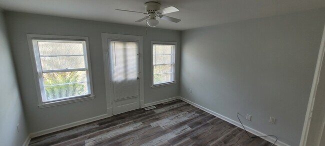 Photo - 914 Cranbrook St