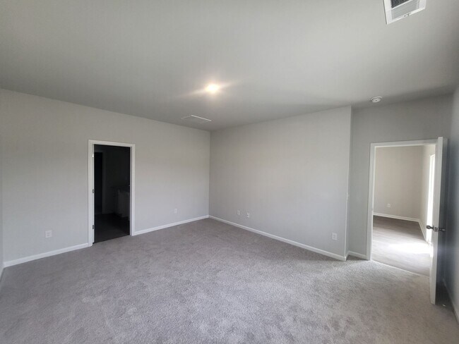 Photo - 5 bedroom/2.5 bath home in Saddle Ridge