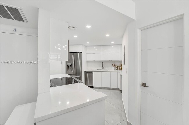 Photo - 999 Brickell Bay Dr Unit 711