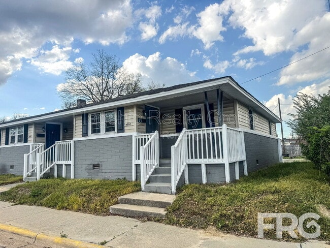 Photo - 600 Howell St Unit E