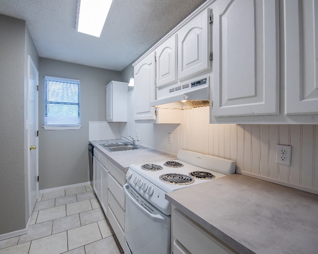 2305 E Kantz Cove