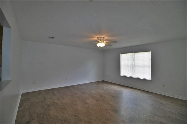 Photo - 552 Brock Ave