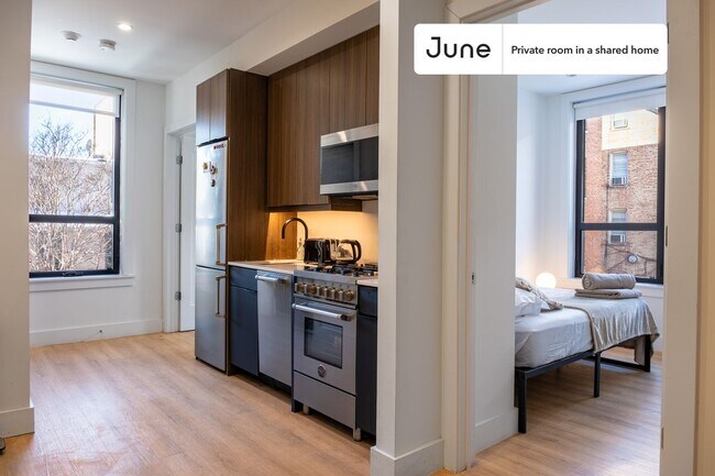 Room in Shared 4 bed/2 bath home in Dupont Circle