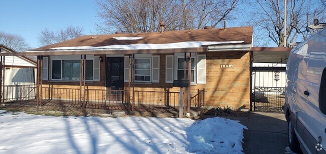 Building Photo - Charming 3-bedroom home