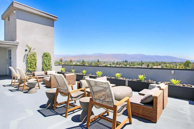 Rooftop Deck - Tujunga55 Apartments