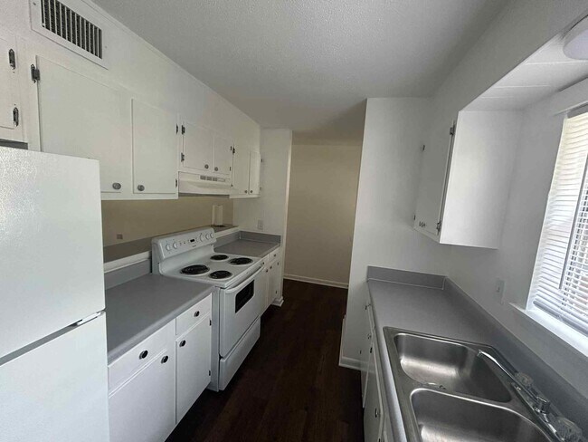 Photo - Pine Ridge Apartments at Shalimar