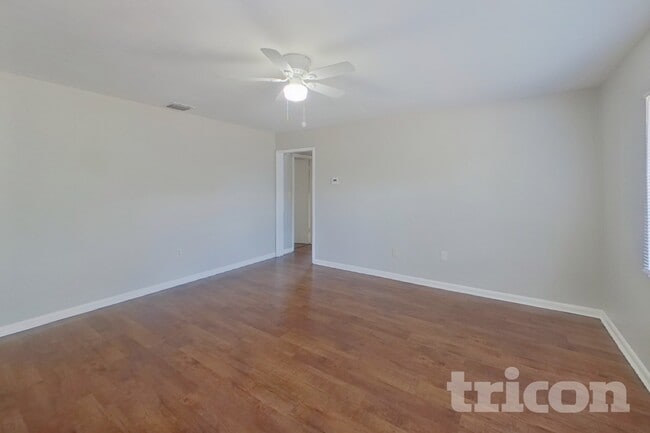 Photo - 1604 Clark St