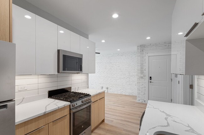 Photo - 1633 W Chase Ave Unit 3