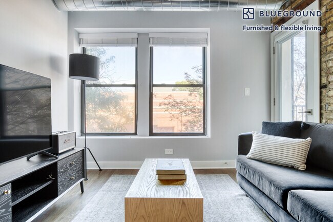Building Photo - 3438 N Seminary Ave Rental