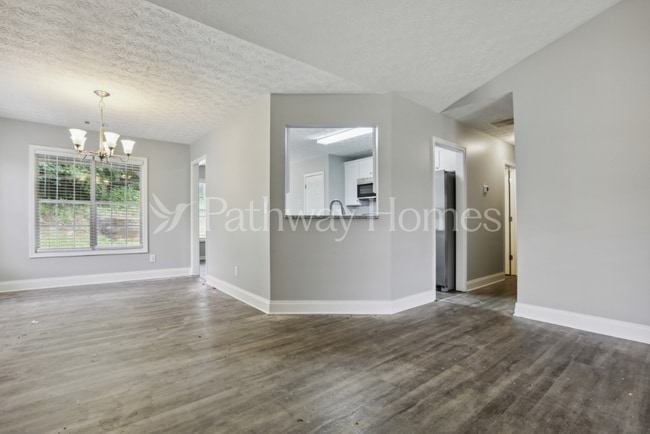 Photo - 762 Bostonian Way SW