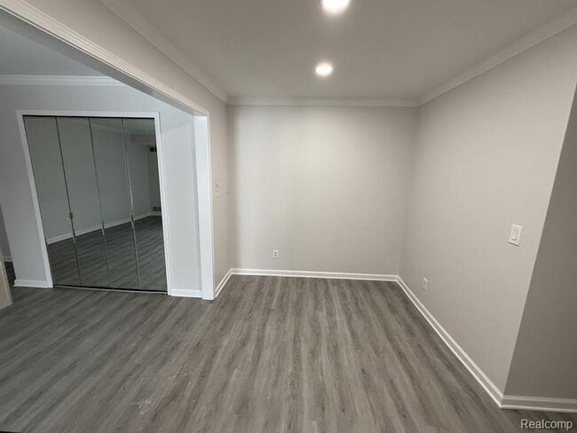 Photo - 250 E Thirteen Mile Rd Unit 11