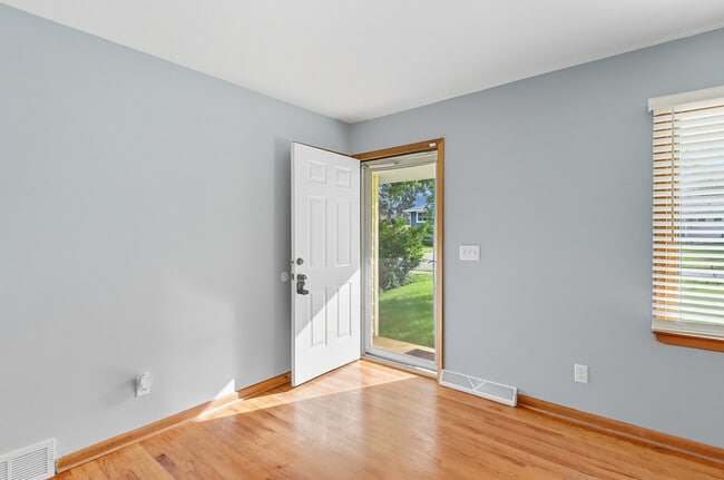 Photo - 2710 S 48th Ave