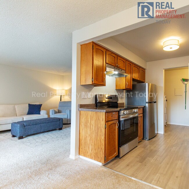 400 OFF MOVE IN! MUST SEE 2 bed and 1 bat... Condo Unit L202 Condo