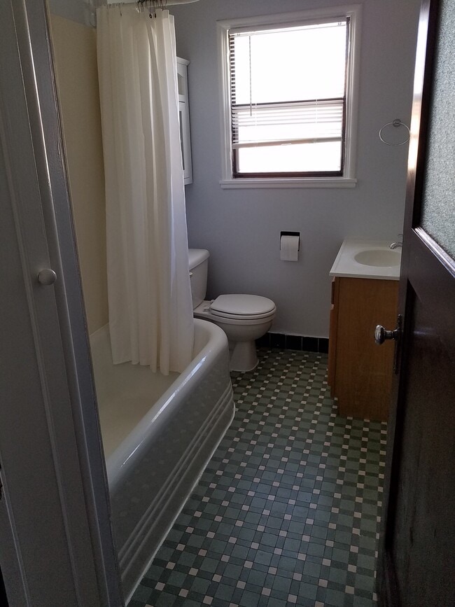 Photo - 734 Beatie St