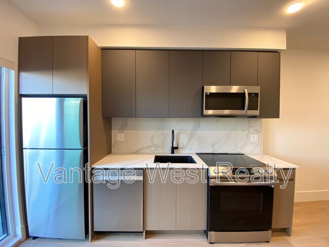 Photo - 720-720 K. L. O. Rd