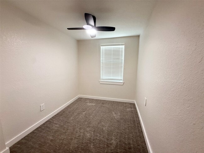 Photo - 738 Caisson St