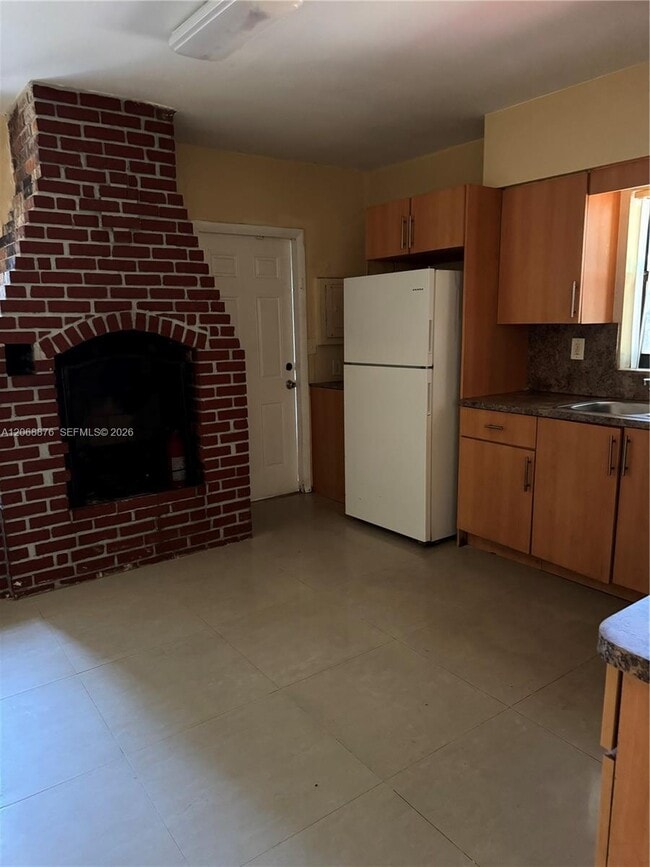 Photo - 695 NE 151st St Unit 3