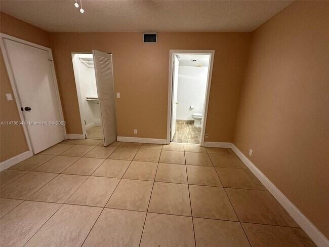 Photo - 8750 Royal Palm Blvd Unidad 203-3