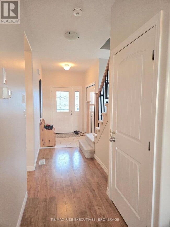 Photo - 949 Blossom St