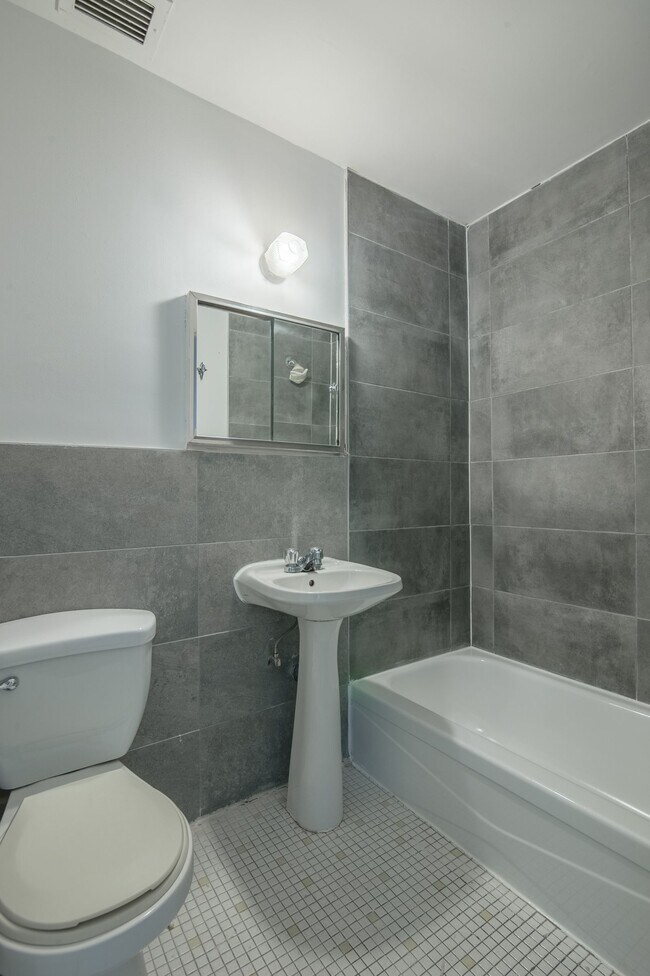 Photo - 3495 Av. Van Horne Unit 309