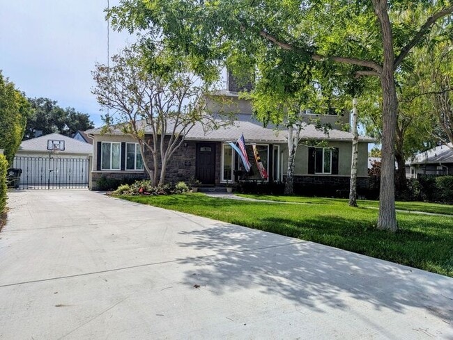 Building Photo - 2274 Luana Ln