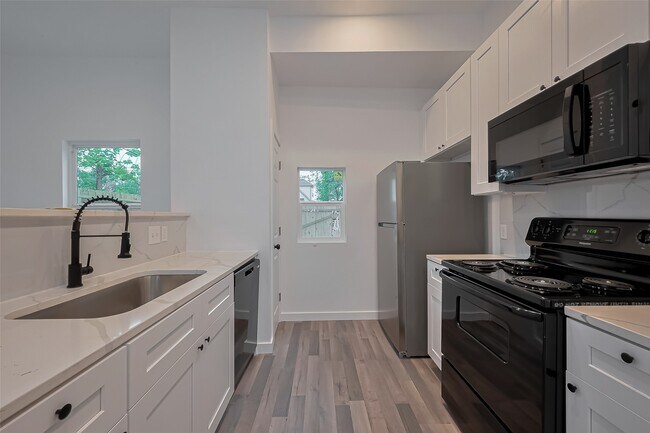 Building Photo - 9005 Hilda St Rental