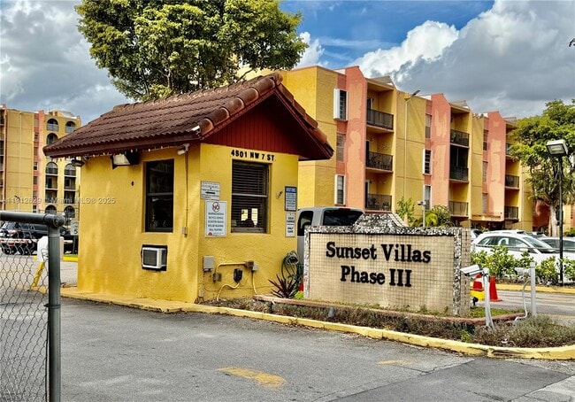 Building Photo - 4705 NW 7th St Unit 404-7