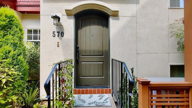Building Photo - Luxury 3 Bedroom Townhome in Lake Oswego’s...