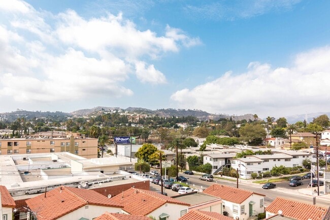 Photo - Luxury Townhome Centrally Located in Silver Lake! OPEN HOUSE JUNE 6TH, 2026 from 1:30 PM to 2:30 PM