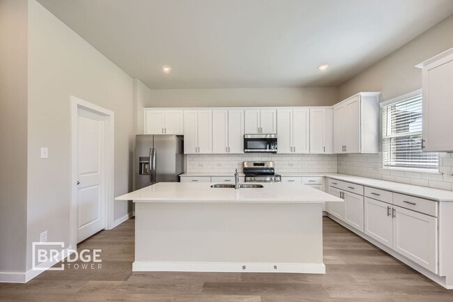 933 Jacquelyne Dr