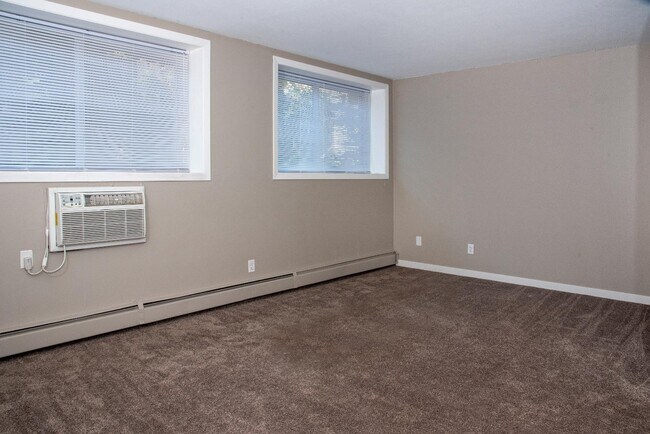 Photo - 410 6th St SE