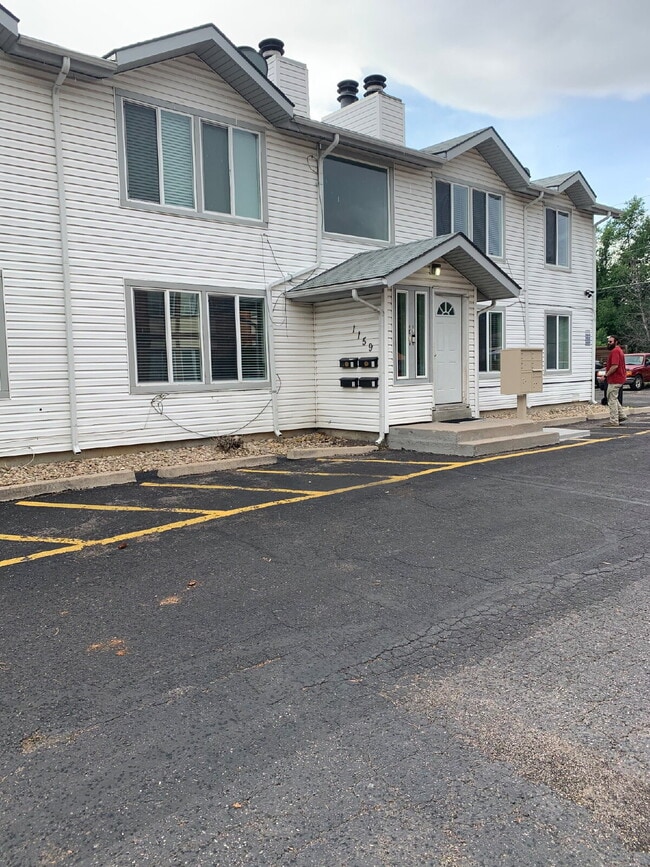 Building Photo - "2-Bed Gem in Denver – Cozy 920 Sq. Ft. One Month Free Rent with Signed 12 month Lease" Unit 4