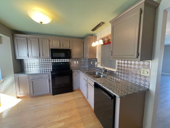 Photo - Baldwinsville Townhome - 2 Bedrooms 1.5 ba...