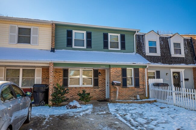 Building Photo - Beautiful 3-bedroom family Townhouse!! "ASK ABOUT OUR ZERO DEPOSIT"