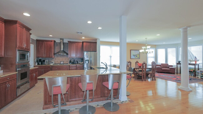 Photo - 229 8th St S