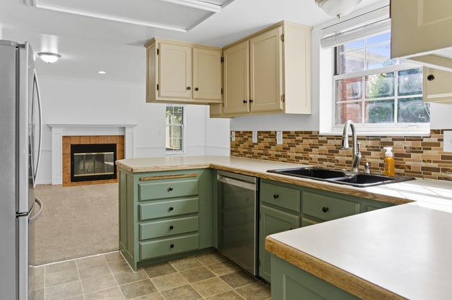 Photo - 342 S Palisade Dr