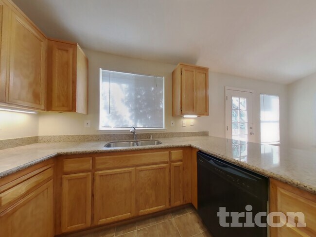 Photo - 715 Lotz Way