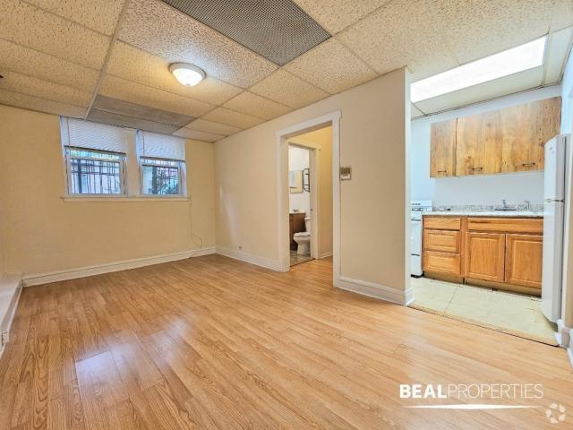 Building Photo - 1 bedroom in CHICAGO IL 60657 Unit 03 Rental