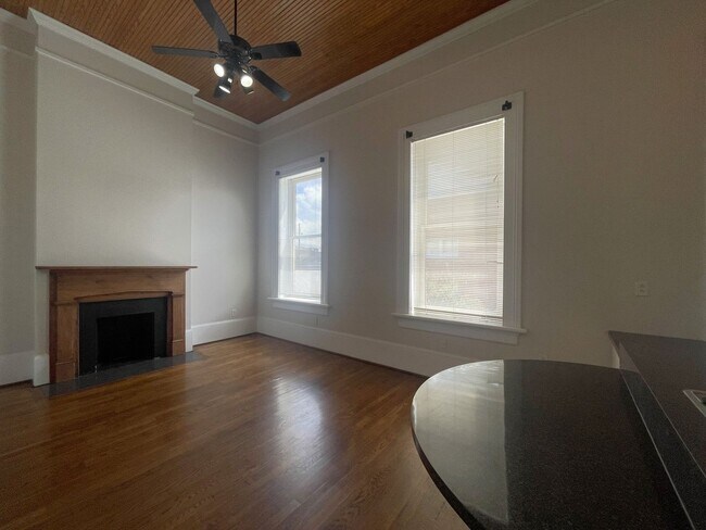 Photo - 470 Poplar St Unit 202