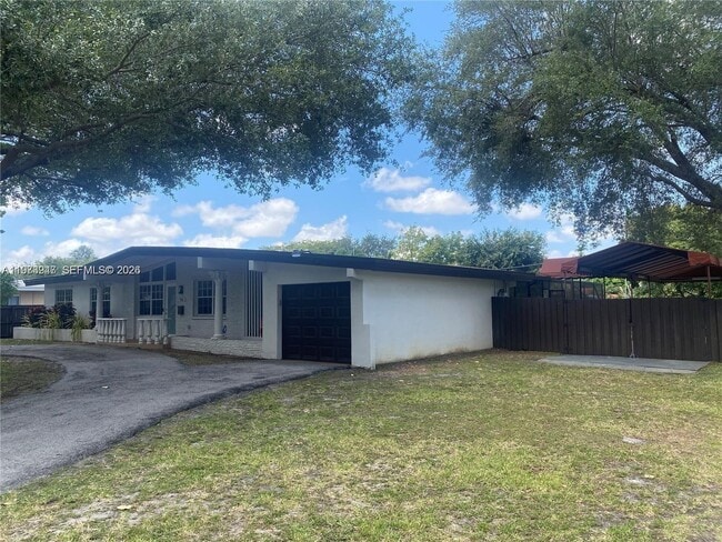 Photo - 700 Curtiss Pkwy