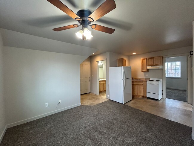 Photo - NE Bend Upstairs Apartment - PENDING APPLICATION