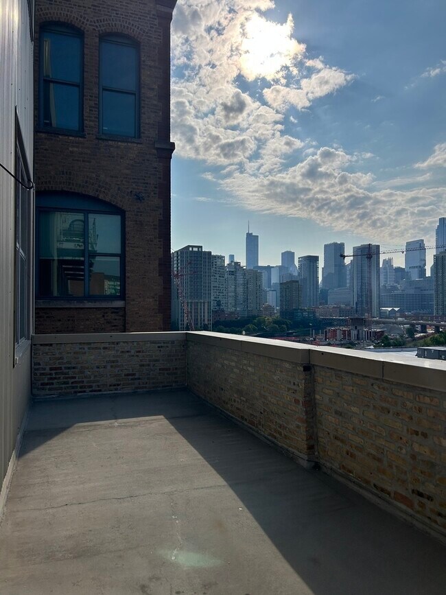 Photo - 824 W Superior St Unit 501