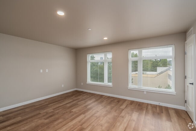 1BR, 1BA - 565SF - Living Room