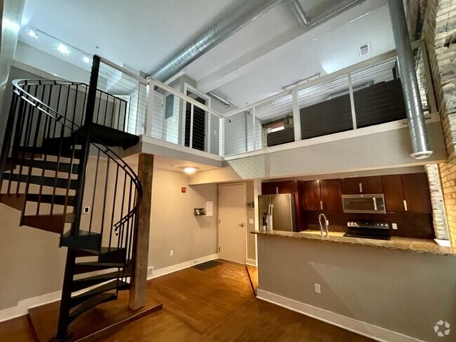 Building Photo - Gorgeous 2 bed/1.5 bath in the Heart of Do... Unit 400 Rental