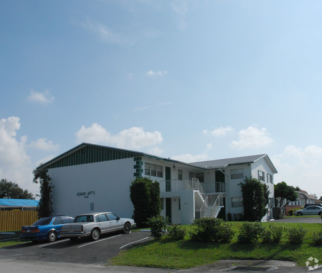 Photo - 7041 Pembroke Rd Apartments