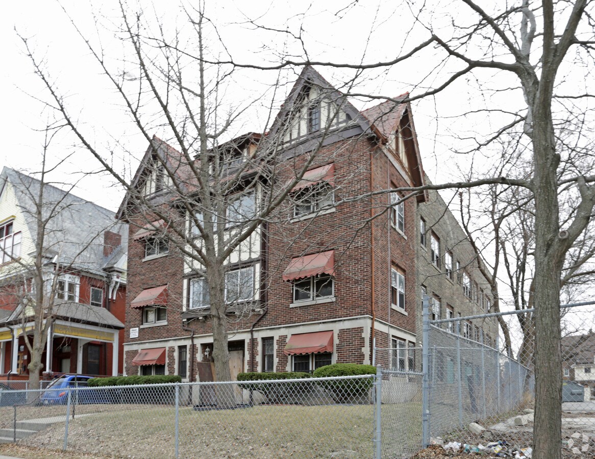 Photo - Oakwood Apartments