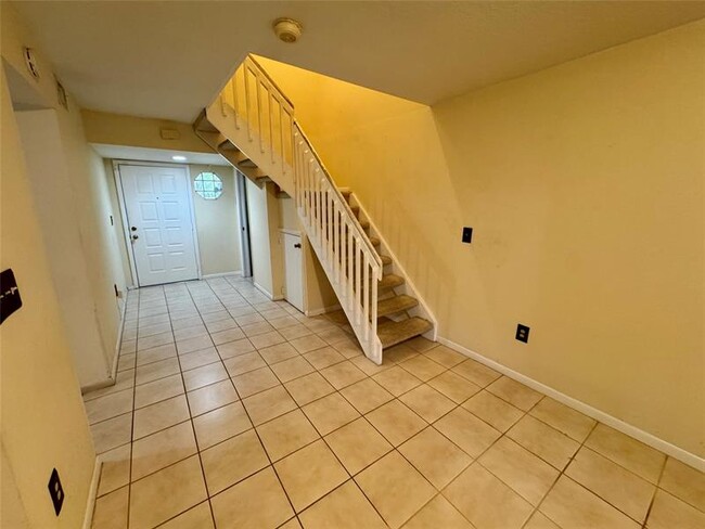 Photo - 604 N University Dr