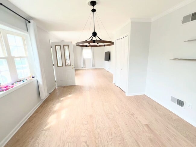 Building Photo - 15 Andover Pl Rental