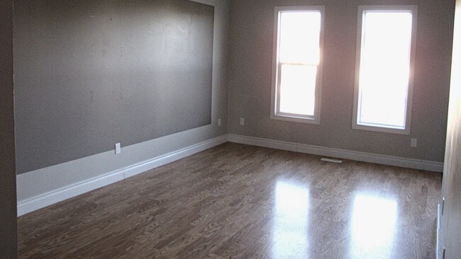 Photo - 11920-11996 96 St