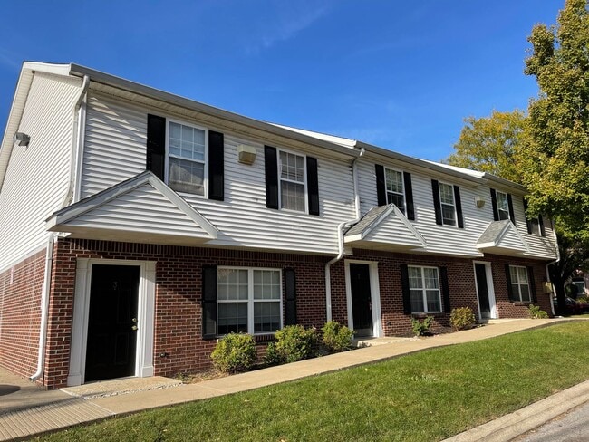 Building Photo - Chauncey Townhomes Unit 1